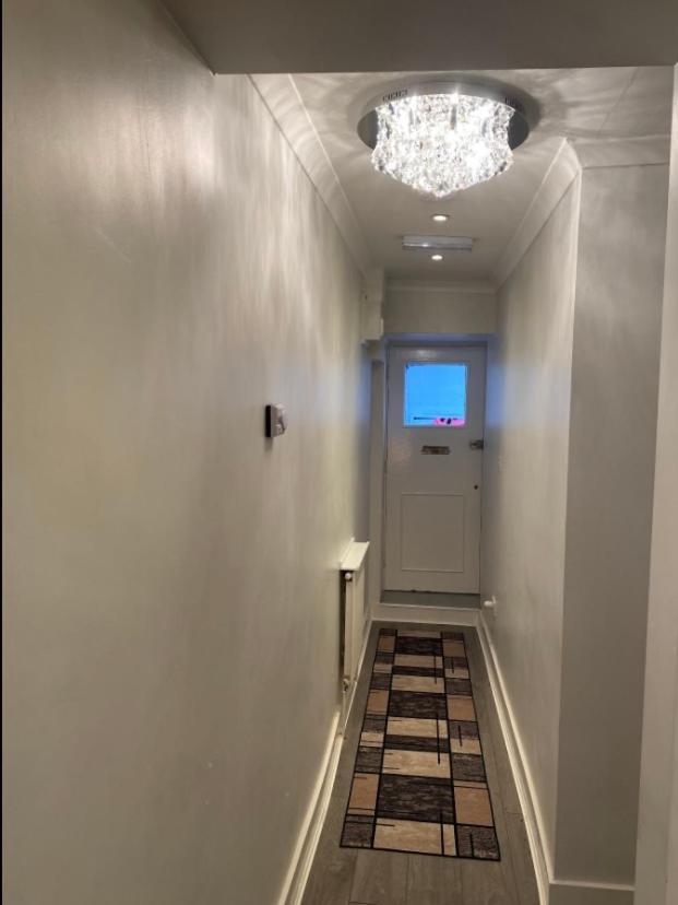 Central Private Double Bedroom In A 2Bedroom Apartment, Connected Via Underground, Overground And Many Bus Routes Лондон Екстериор снимка