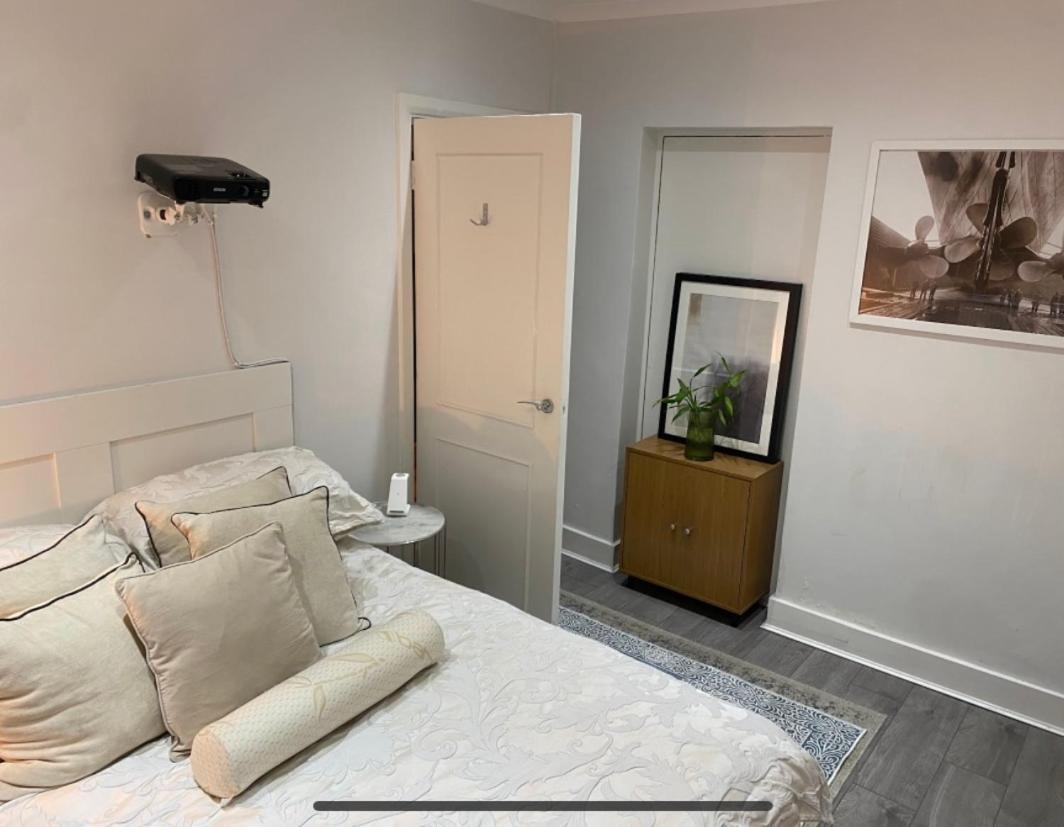Central Private Double Bedroom In A 2Bedroom Apartment, Connected Via Underground, Overground And Many Bus Routes Лондон Екстериор снимка