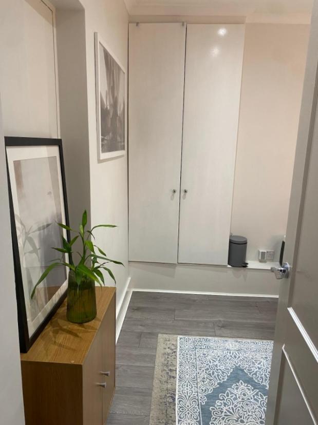 Central Private Double Bedroom In A 2Bedroom Apartment, Connected Via Underground, Overground And Many Bus Routes Лондон Екстериор снимка